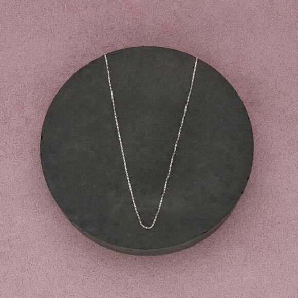 Sterling Jewelry - sterling silver 1mm box chain necklace size 18in